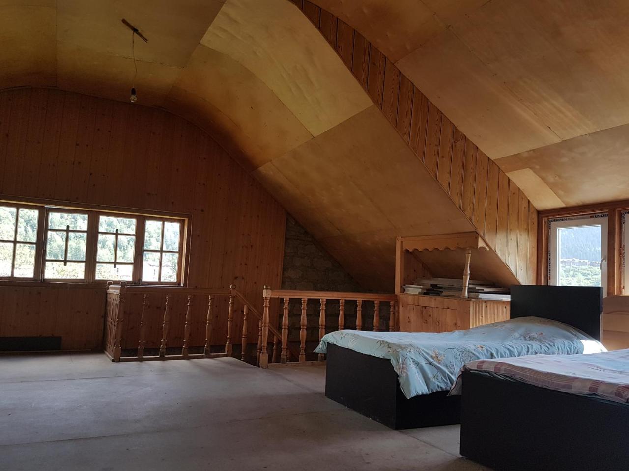 Hostel The Misty Mountains Mestia Bagian luar foto
